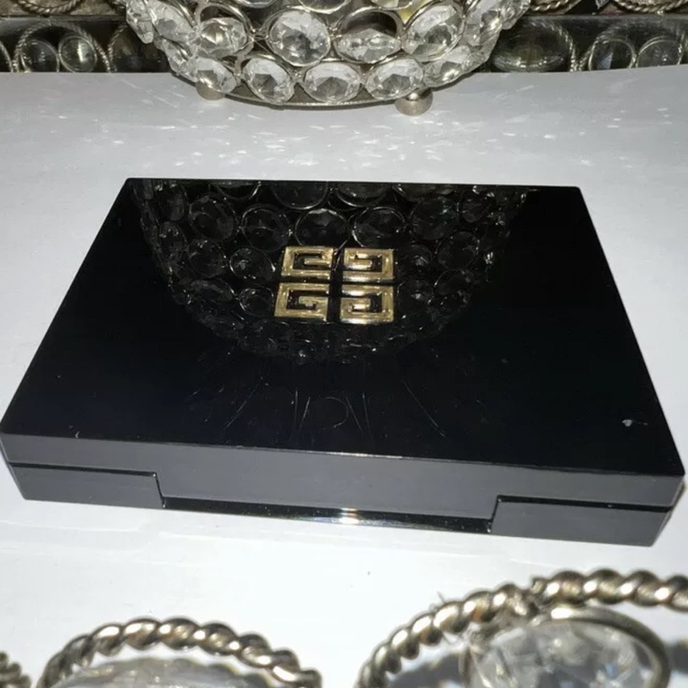 GIVENCHY LE 9 DE GIVENCHY Holiday Multi-Finish Eyeshadows Palette LE 9.07 8g